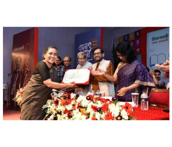 জীবনানন্দ দাশের ‘মূলানুগ পাঠ ভূমিকা ও কবিতা’র জন্য বাংলা একাডেমি প্রদত্ত ‘মুনীর চৌধুরী স্মৃতি পুরস্কার ২০১৬’ অর্জন